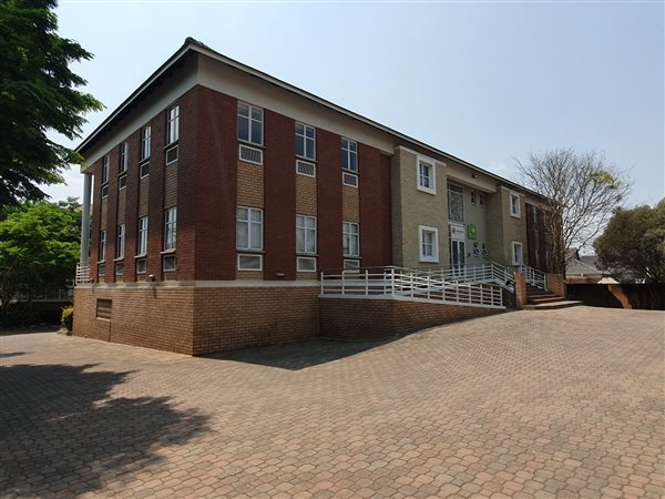208  m² Commercial space in Fourways