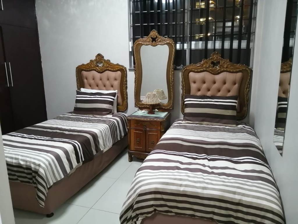 2 Bed Flat in Amanzimtoti photo number 15