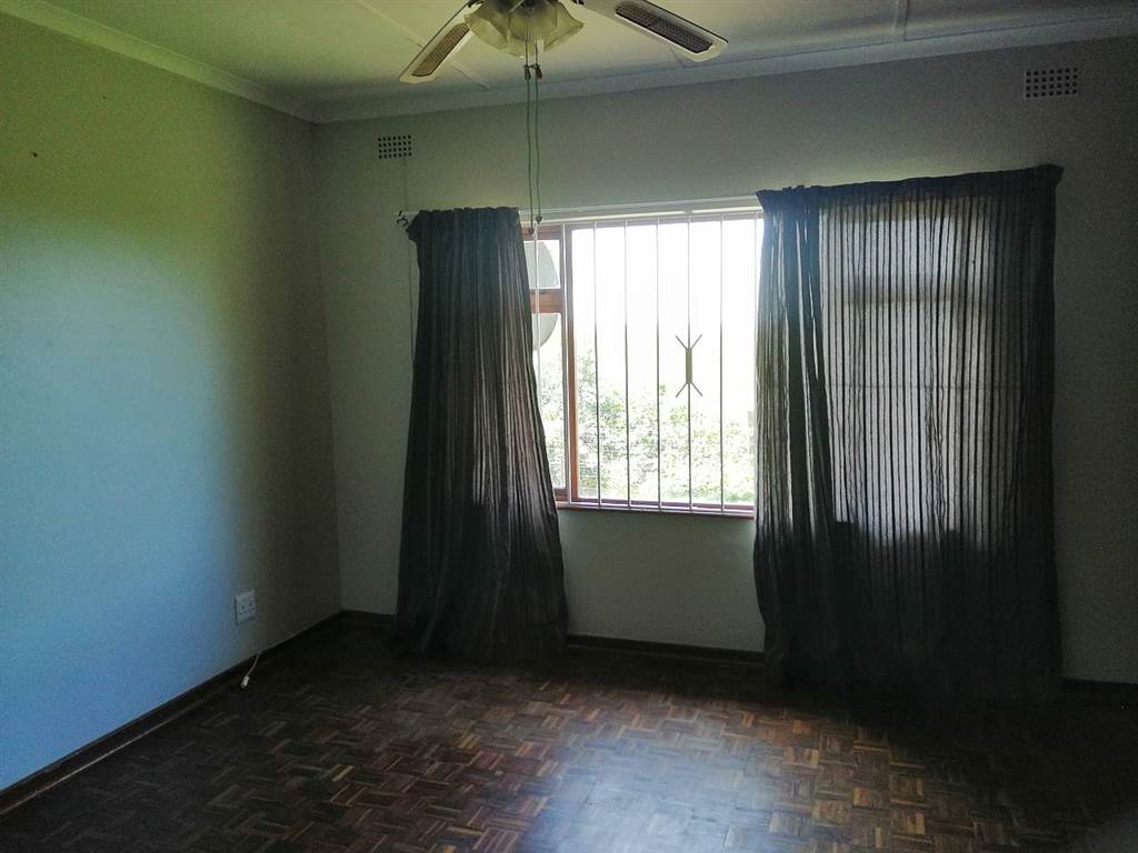 4 Bed House in Umtentweni photo number 19