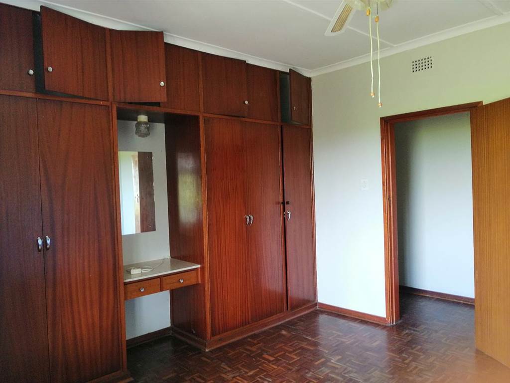 4 Bed House in Umtentweni photo number 14