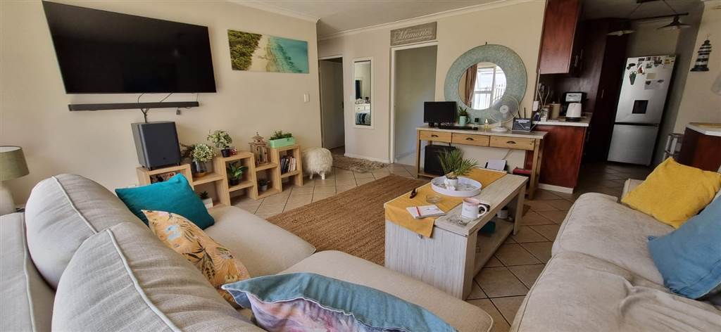 3 Bed Apartment in Gordons Bay Central photo number 4