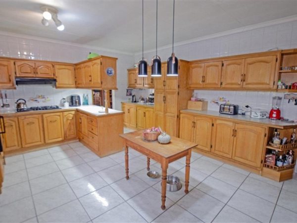4 Bedroom House 4 Bedroom House