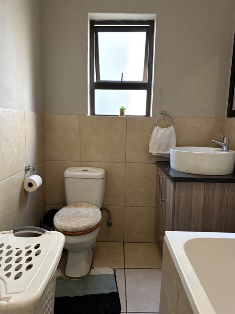 3 Bed Apartment in Ruimsig photo number 16