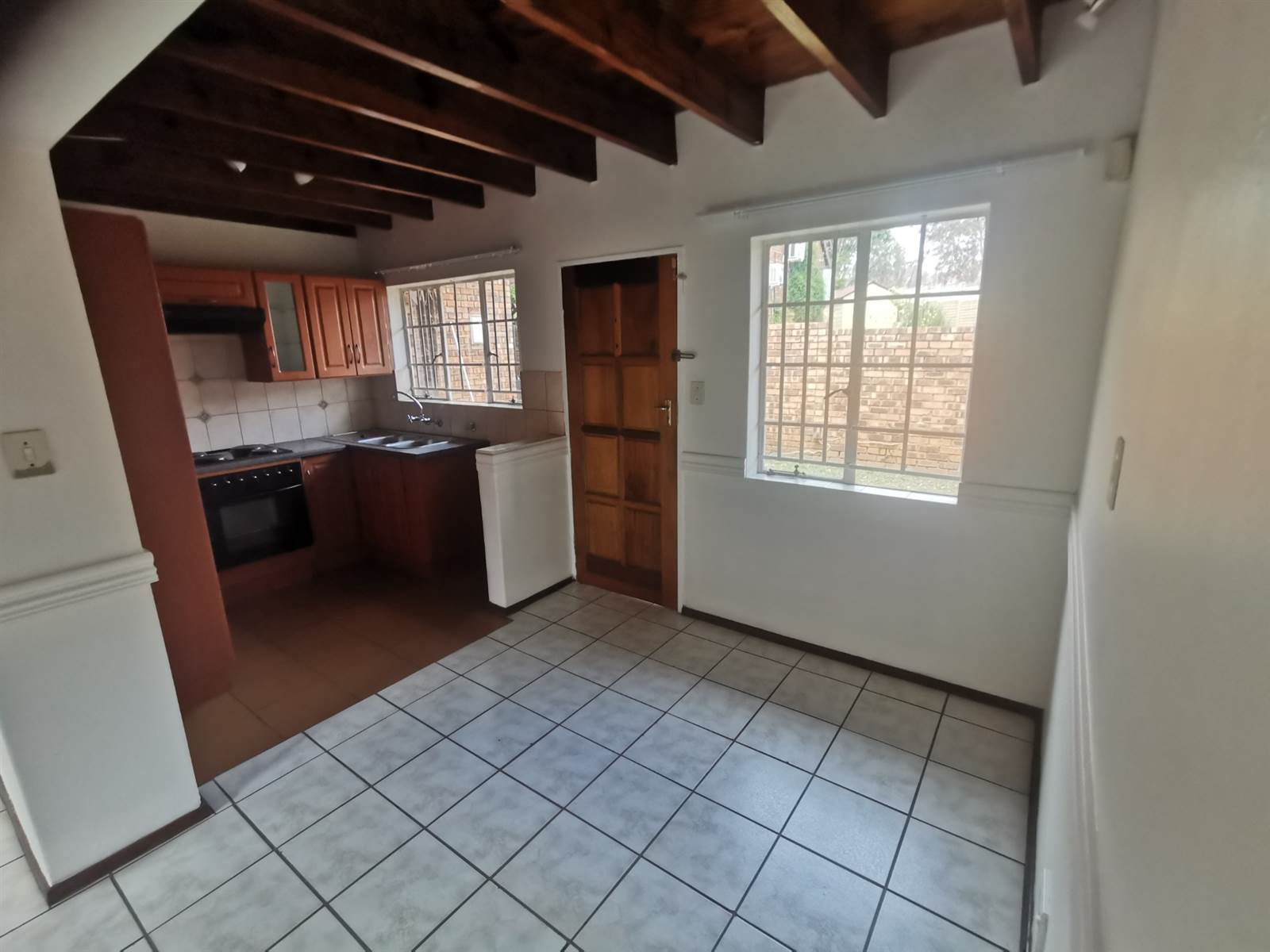 3 Bed Townhouse in Centurion CBD photo number 4