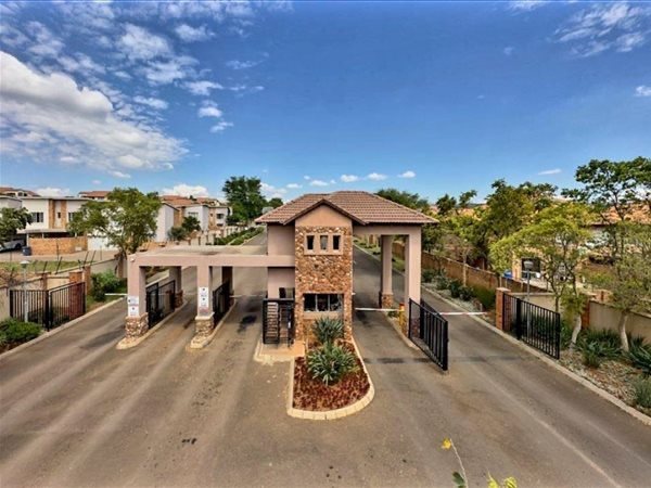 3 Bedroom Townhouse 3 Bedroom Townhouse