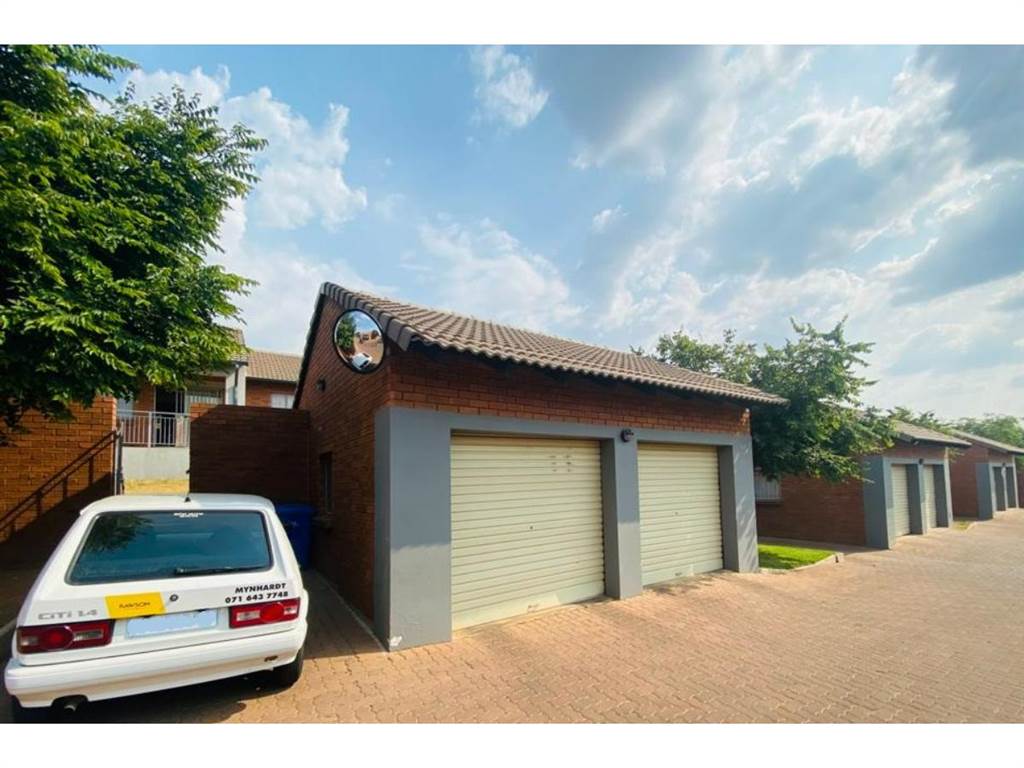 3 Bed Townhouse in Mooikloof Ridge photo number 19