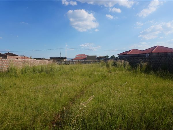 683 m² Land