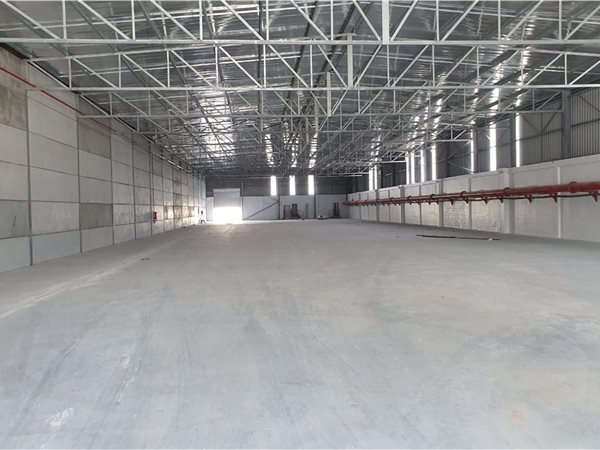 3 800  m² Industrial space