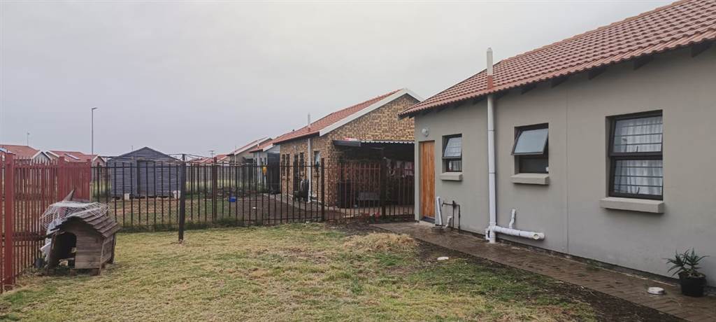2 Bed House in Mangaung photo number 5