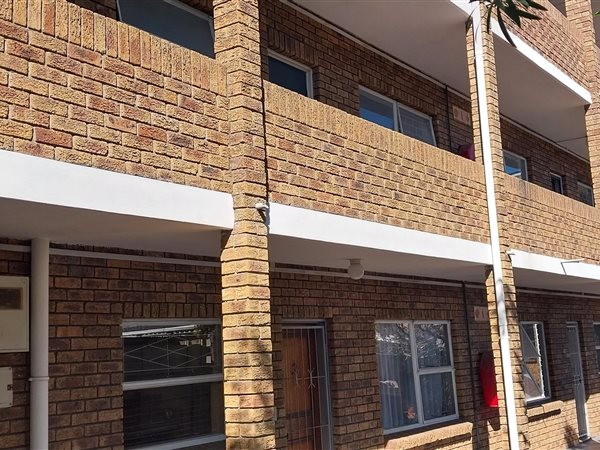 2 Bed Apartment in Parow Valley