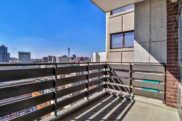 Bachelor apartment in Johannesburg Central photo number 10