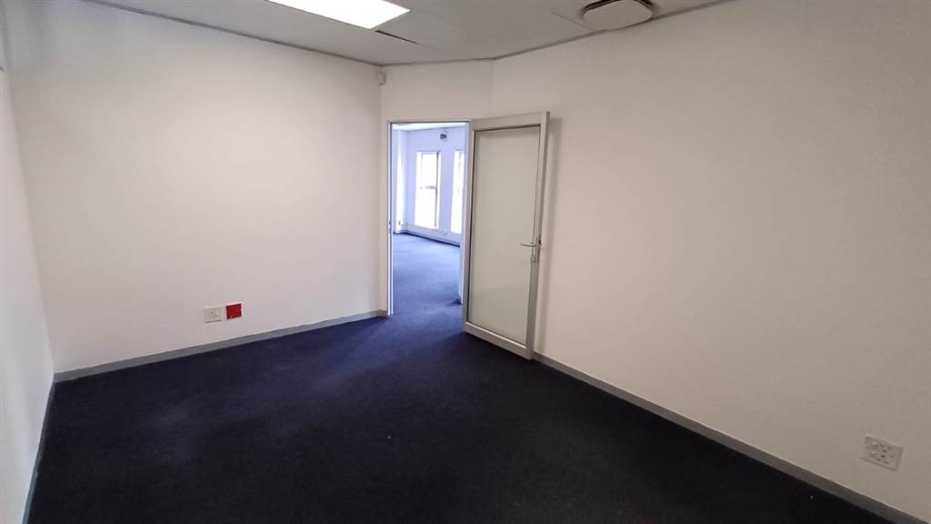 100.3  m² Commercial space in North Riding photo number 5