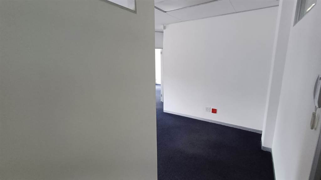 100.3  m² Commercial space in North Riding photo number 17