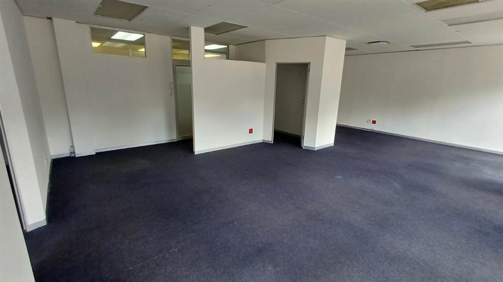 100.3  m² Commercial space in North Riding photo number 8