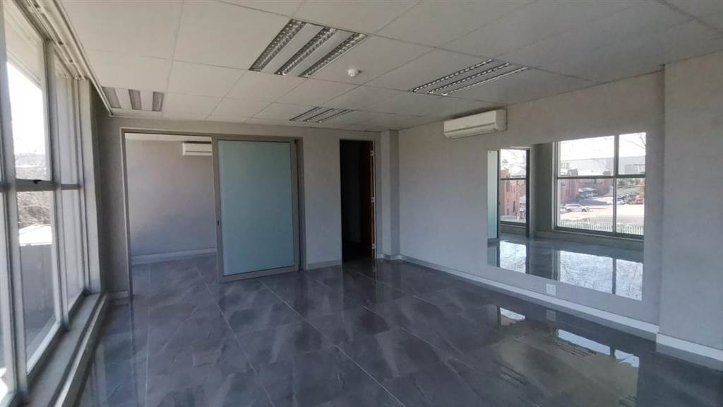 126  m² Commercial space in Bedfordview photo number 11