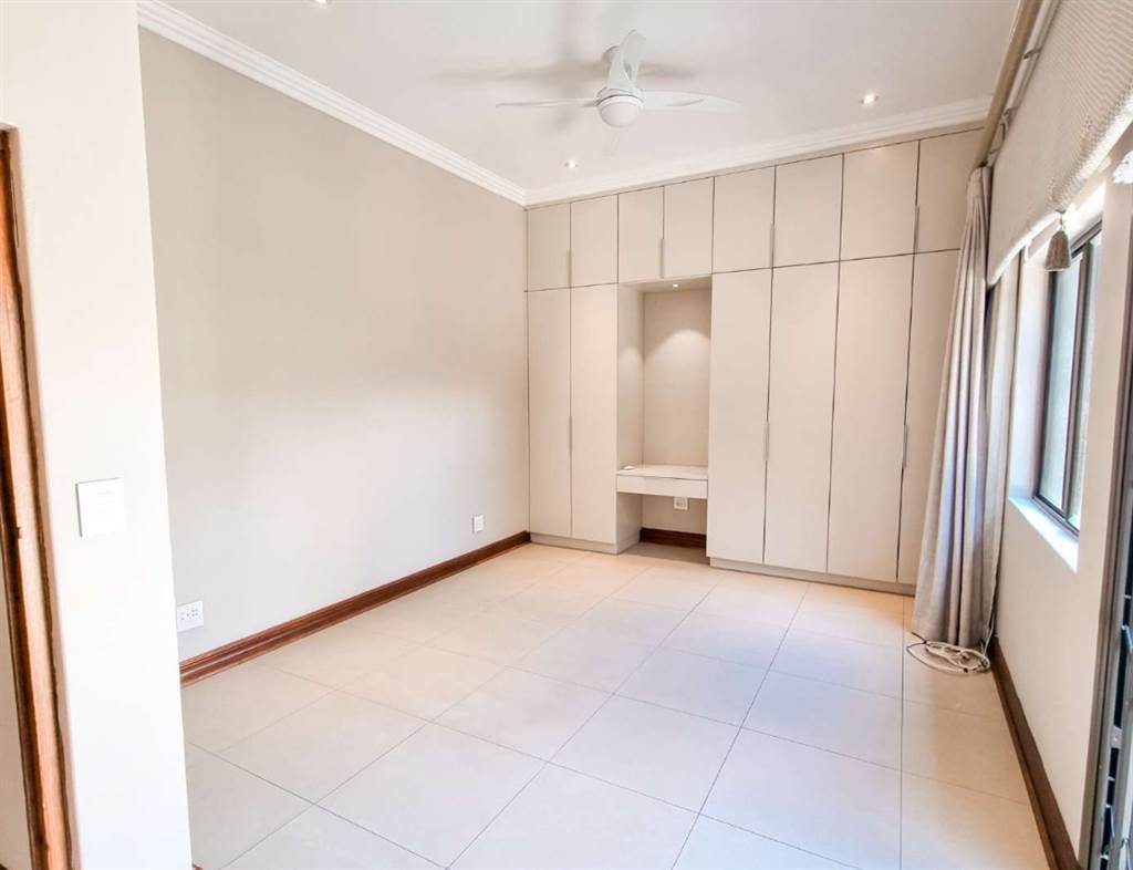 4 Bed House in Waterkloof photo number 19