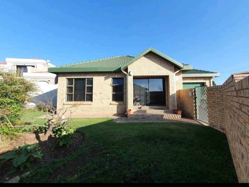 2 Bed Townhouse in Bergsig photo number 15