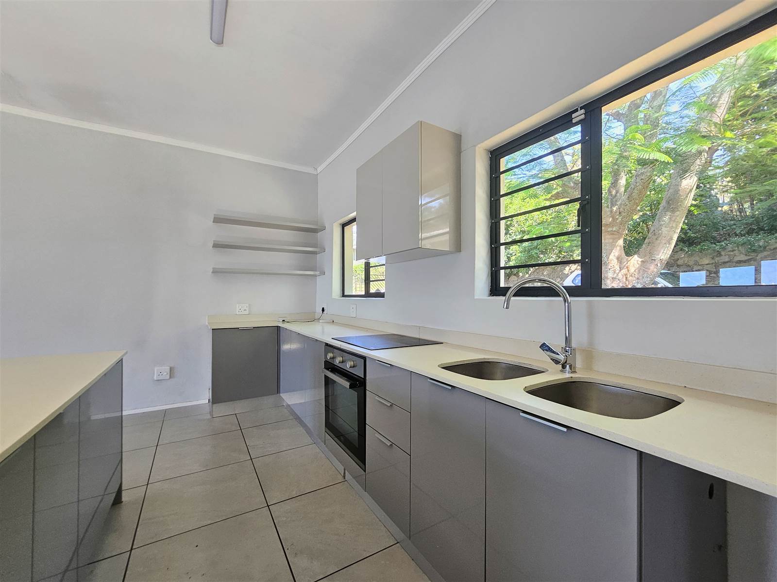 3 Bed Townhouse in Doonside photo number 2