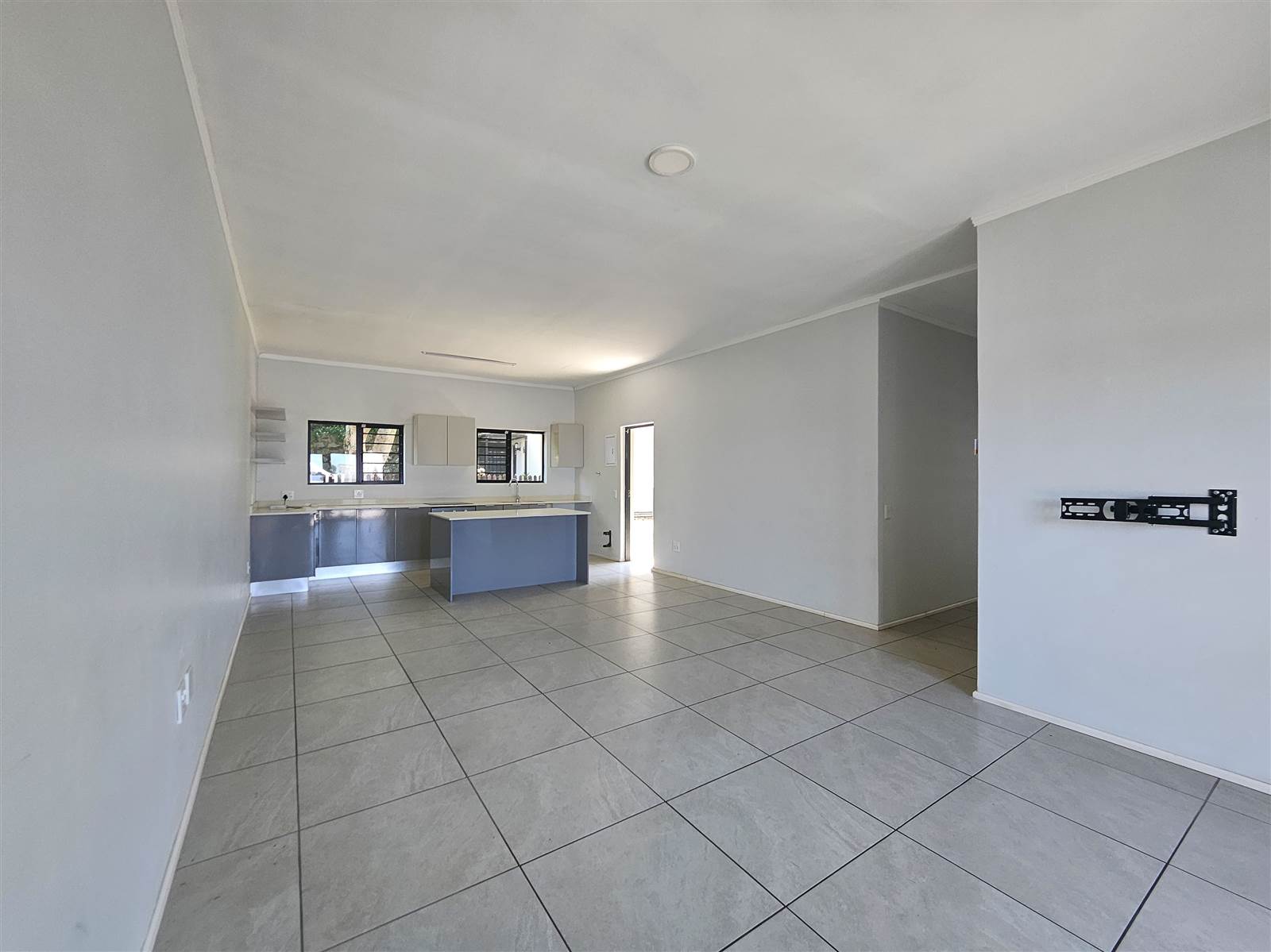 3 Bed Townhouse in Doonside photo number 6