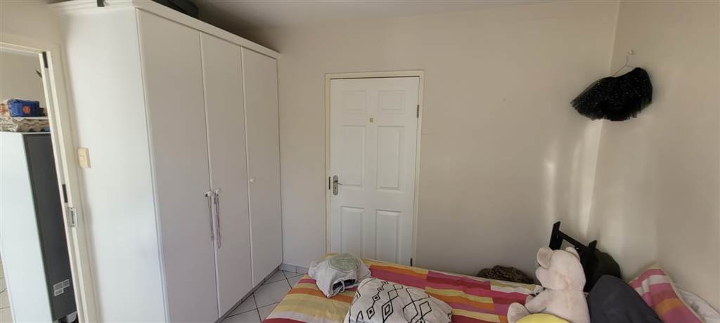 2 Bed Apartment in Grahamstown Central photo number 10