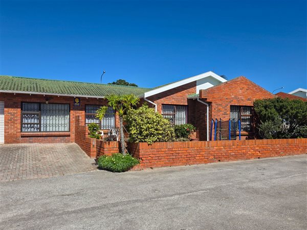 3 Bedroom Townhouse 3 Bedroom Townhouse