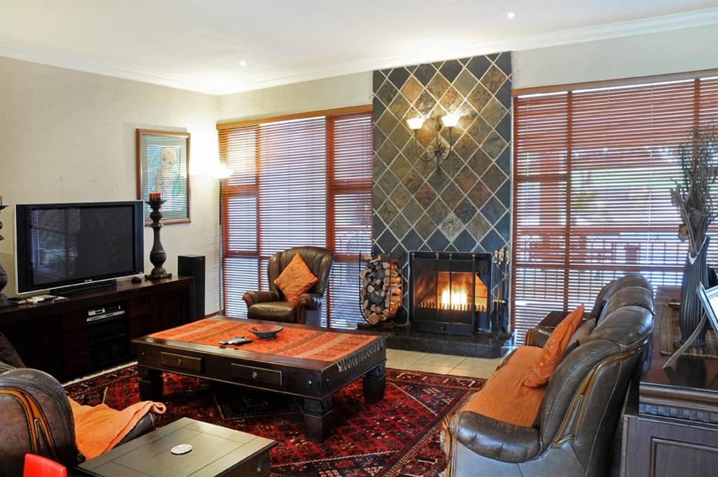 5 Bed House in Mooikloof Equestrian Estate photo number 15