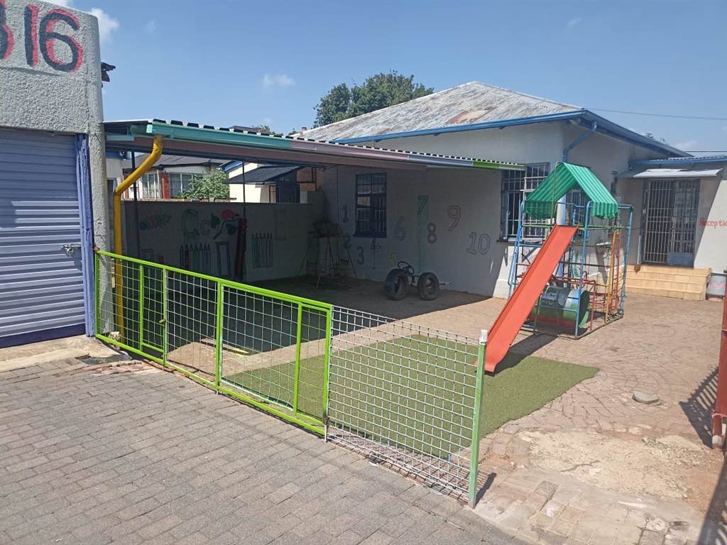 4 Bed House in Roodepoort Central photo number 1