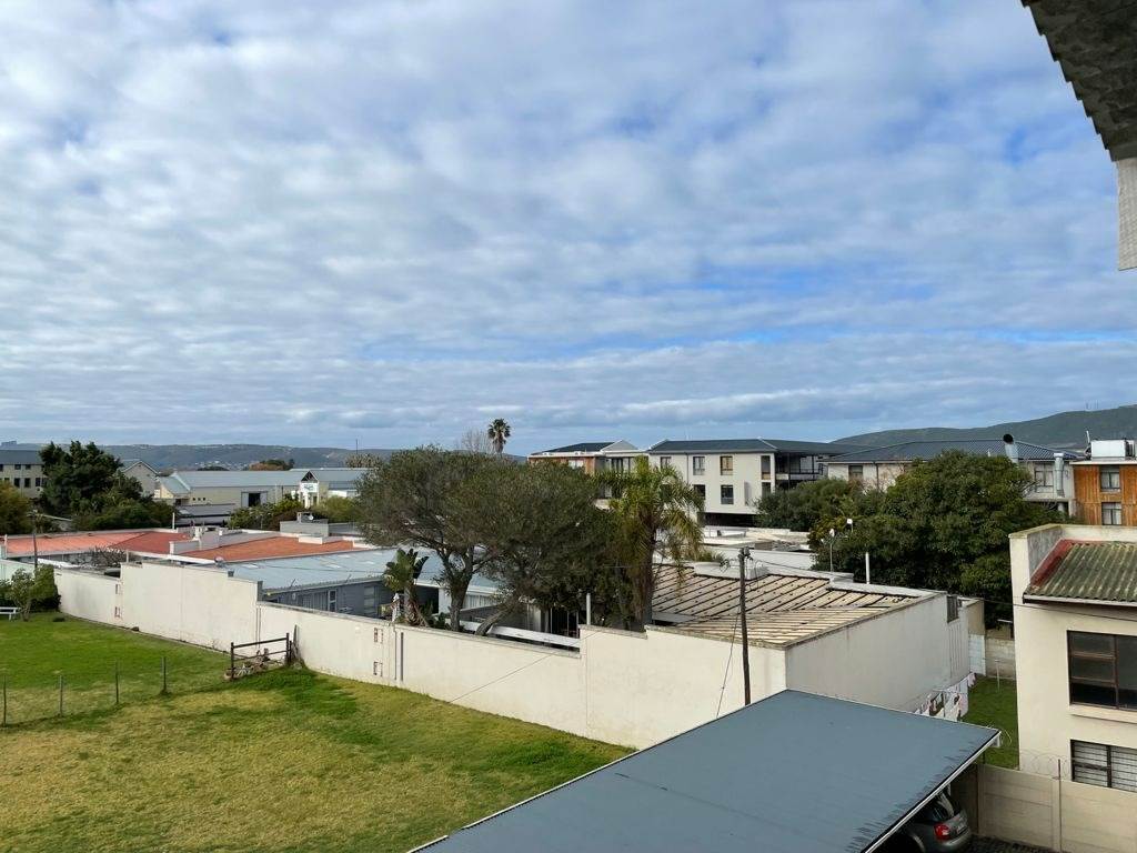 2 Bed Apartment in Knysna Central photo number 26