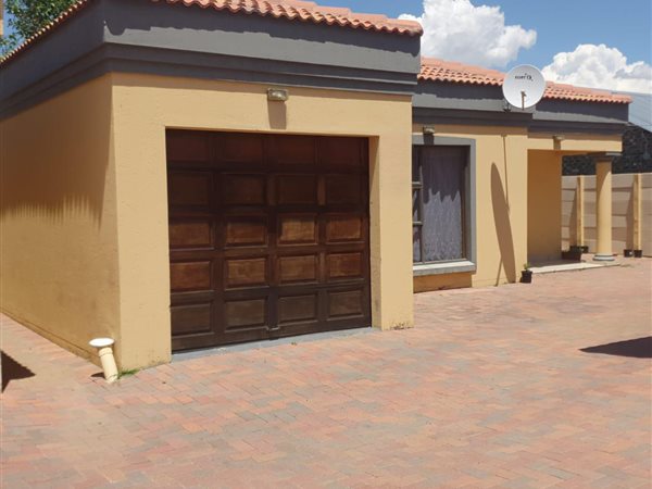 2 Bedroom Townhouse 2 Bedroom Townhouse