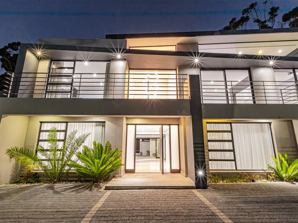 5 Bed House in Tokai