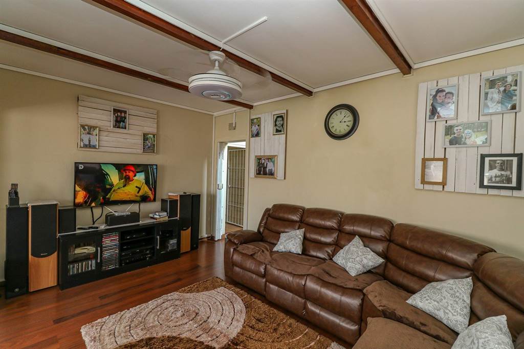 4 Bed House in Brenthurst photo number 5