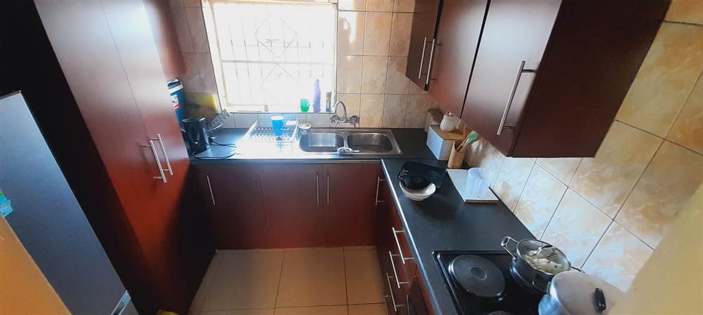 2 Bed Flat in Gezina photo number 12