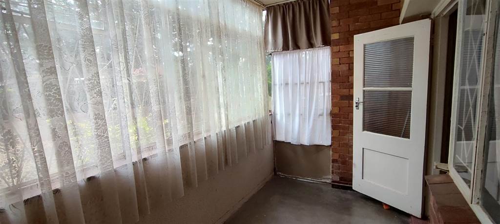 1 Bed Apartment in Stilfontein photo number 5