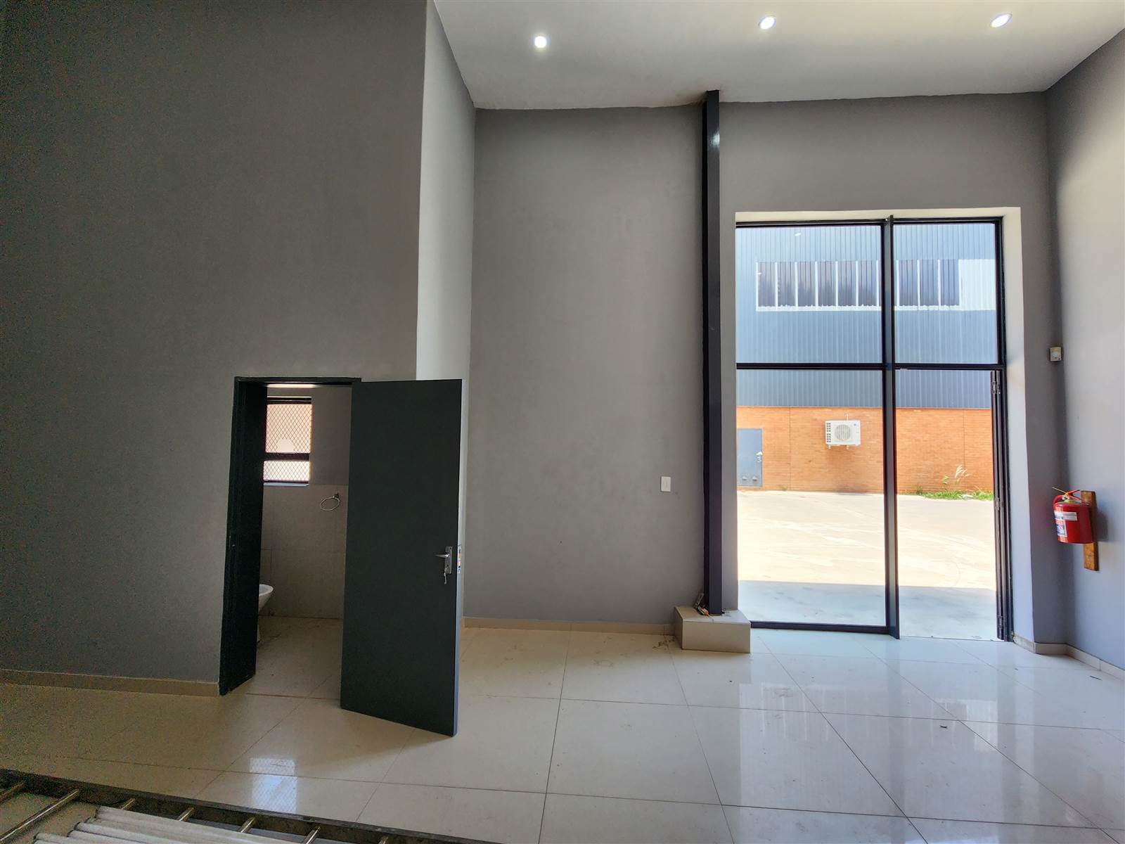 677  m² Industrial space in Roodepoort Central photo number 12