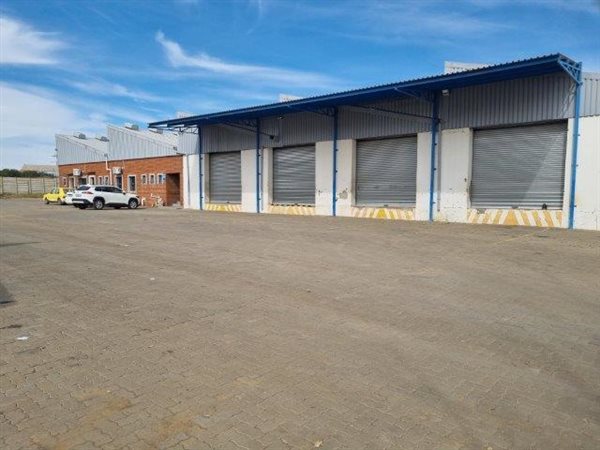 1 300  m² Industrial space