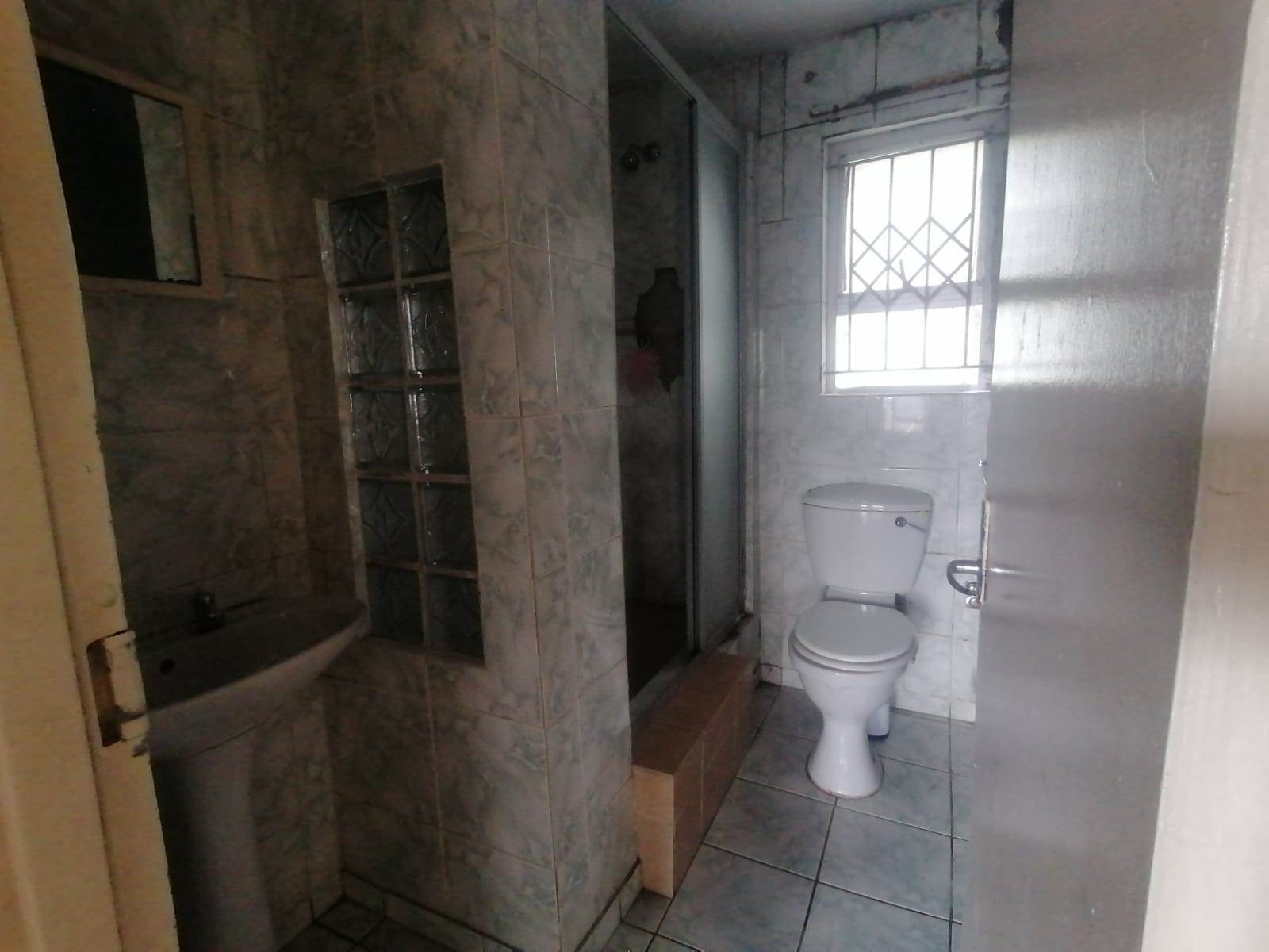 2 Bed Flat in Woodhaven photo number 6
