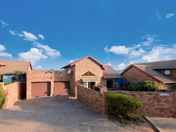 3 Bedroom Duplex 3 Bedroom Duplex