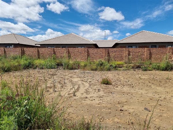 926 m² Land available in Secunda