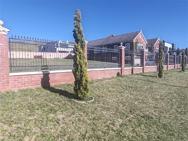818 m² Land