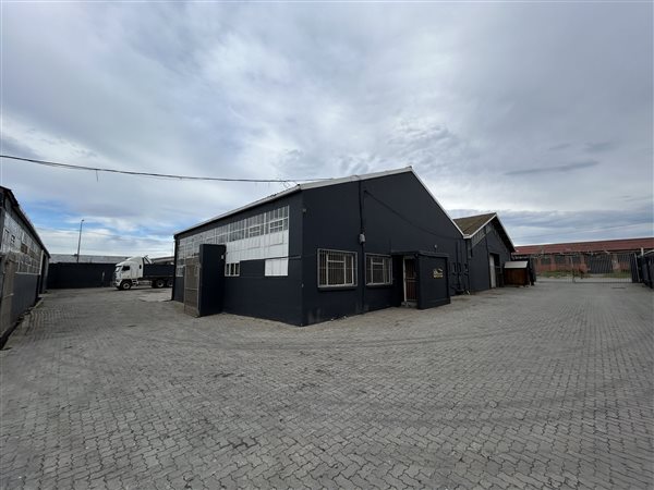 810  m² Industrial space