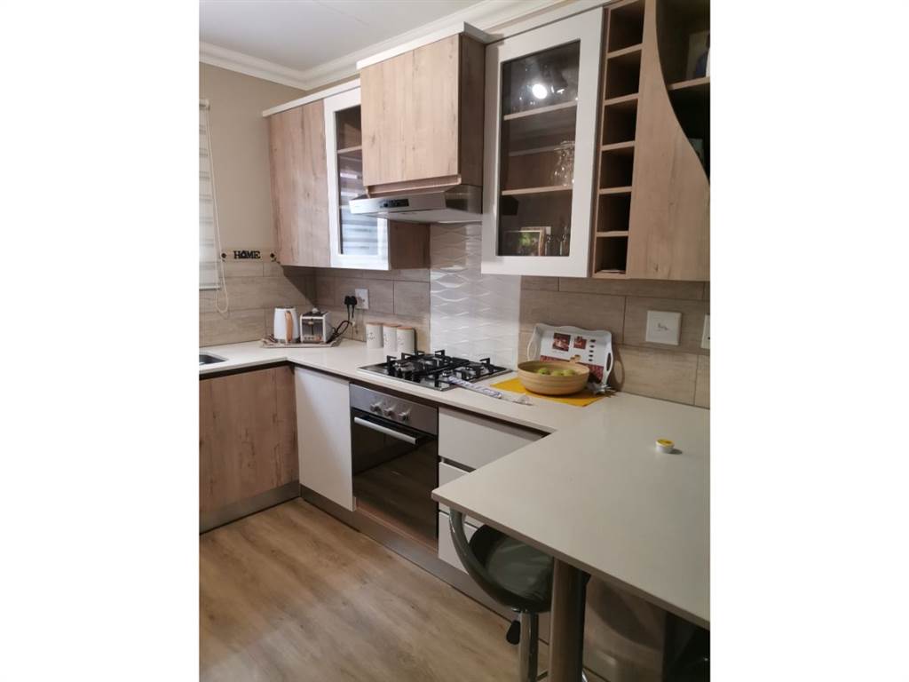 2 Bed Apartment in Cullinan photo number 2
