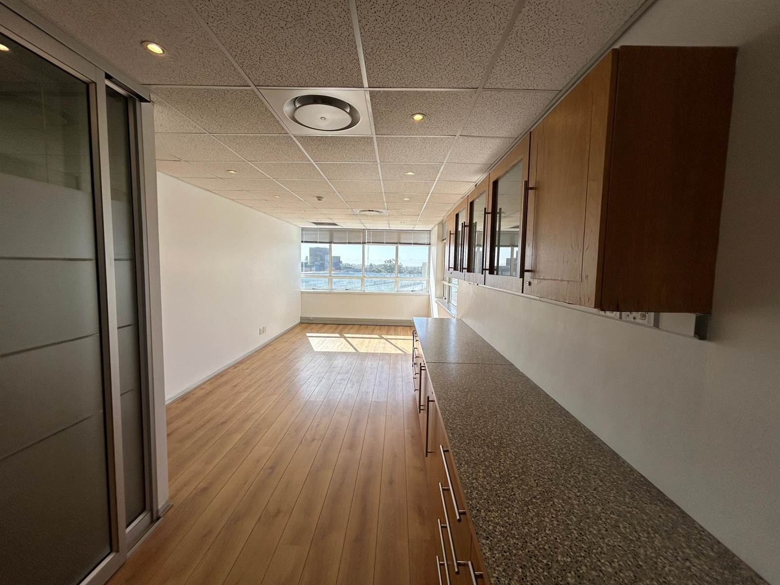 123  m² Office Space in Claremont photo number 6