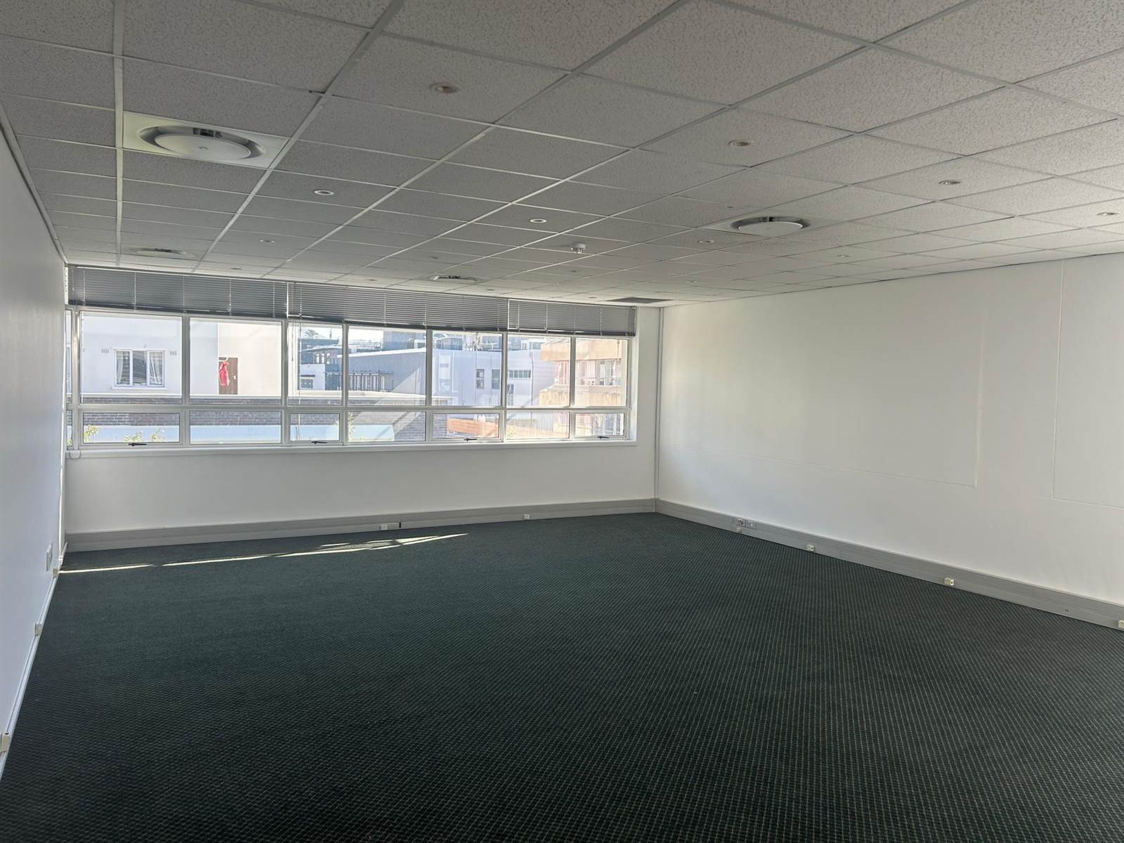 123  m² Office Space in Claremont photo number 9