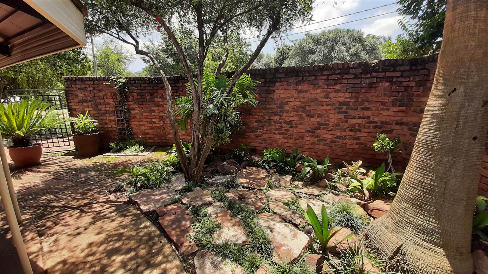 2 Bed House in Hartbeespoort Dam photo number 12