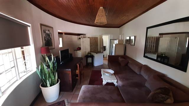 2 Bed House in Hartbeespoort Dam photo number 4