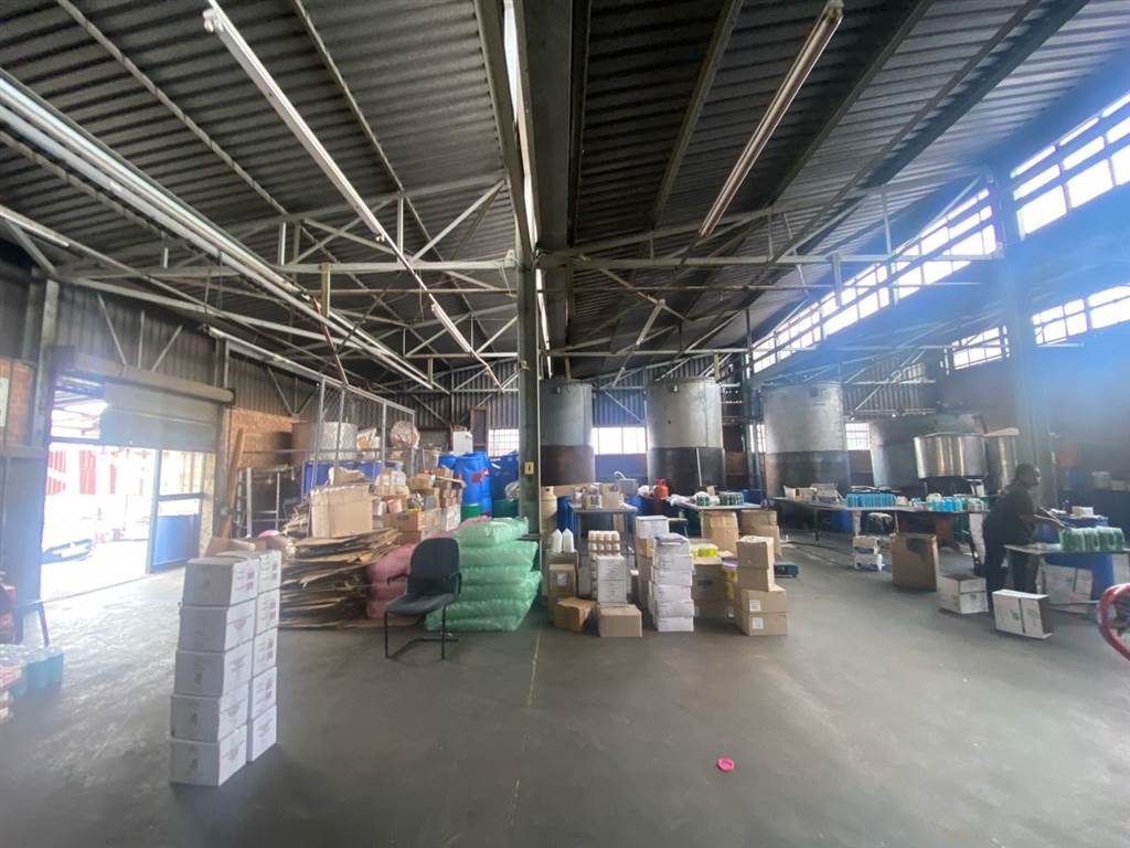 1500  m² Industrial space in Industria West photo number 4