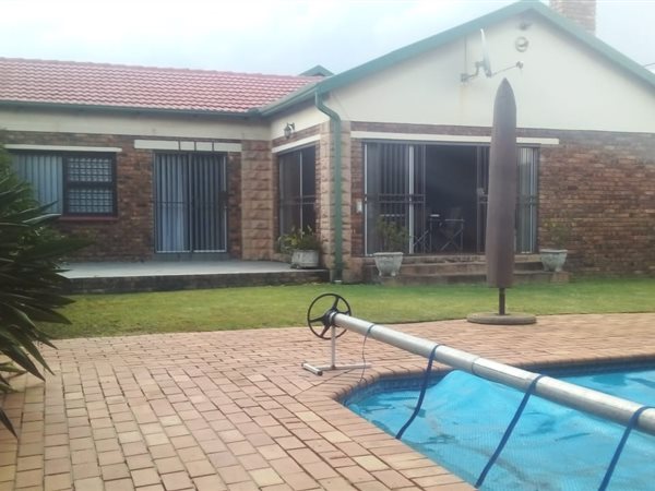 4 Bed House in Modelpark