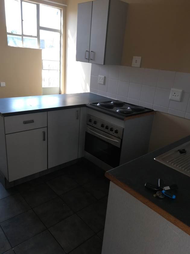 Bachelor apartment in Auckland Park photo number 2