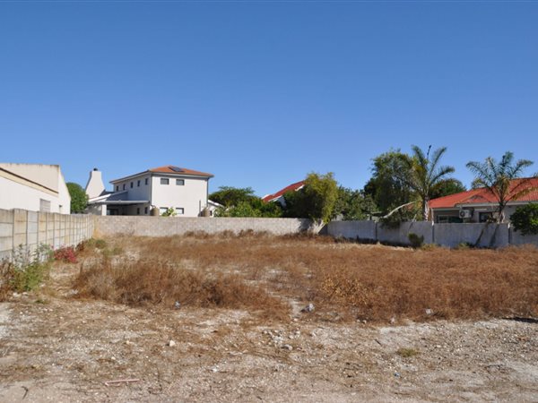 670 m² Land