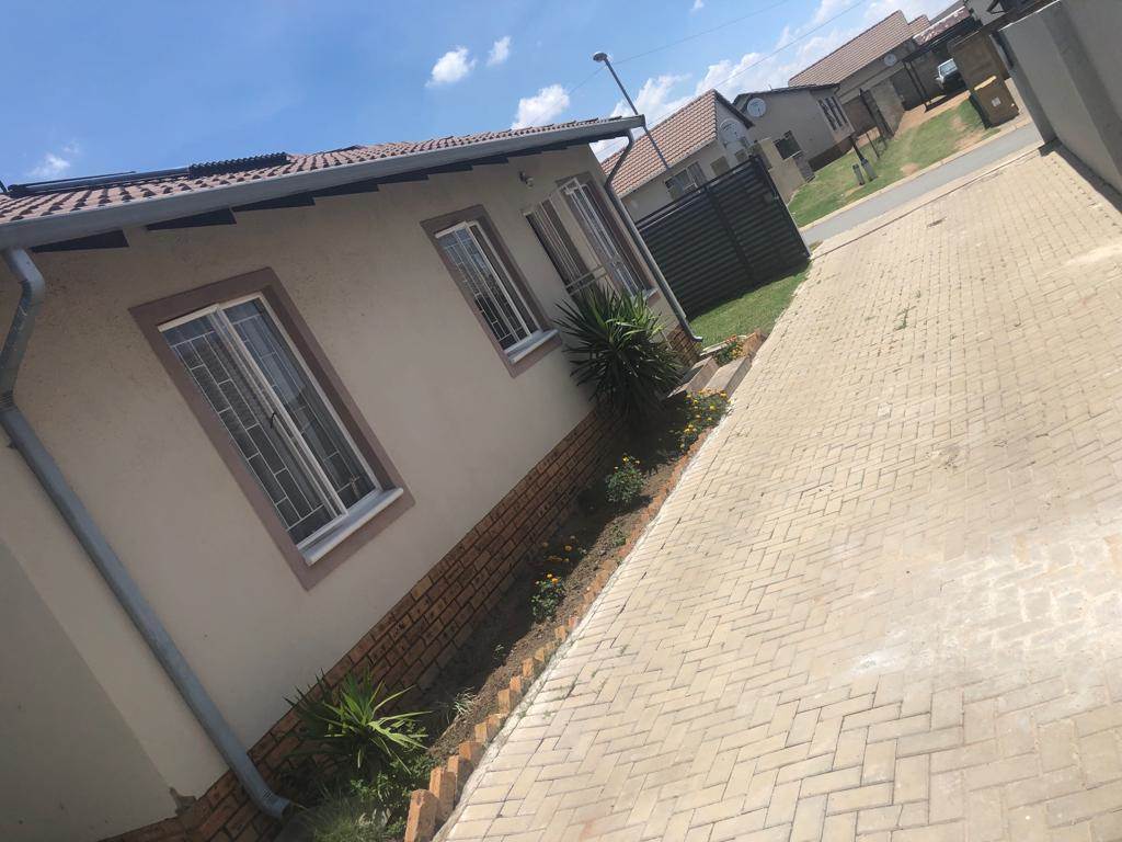 3 Bed House in Bloubosrand photo number 4